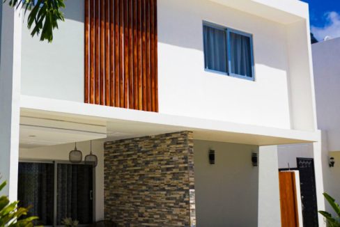Villa de dos niveles en venta ubicada en el Residencial Primaveral II, Punta Cana (22)