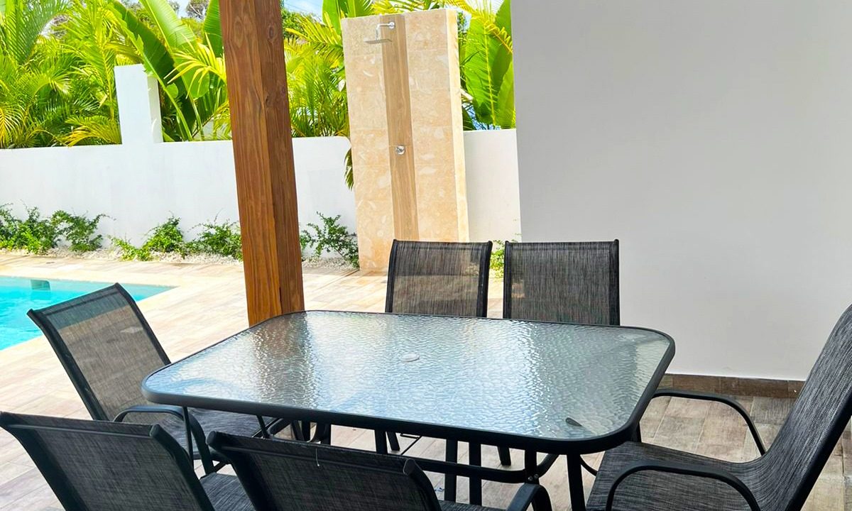 Villa de dos niveles en venta ubicada en el Residencial Primaveral II, Punta Cana (30)