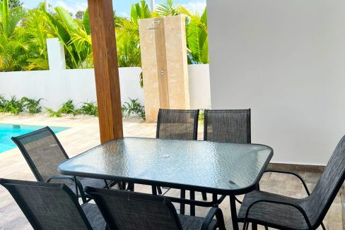 Villa de dos niveles en venta ubicada en el Residencial Primaveral II, Punta Cana (30)