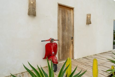 Visionario proyecto RESIDENCIAL EN vertical cuya arquitectura se integra de forma natural a su entorno, creando espacios únicos que se convierten en santuarios de tranquili ( (21)