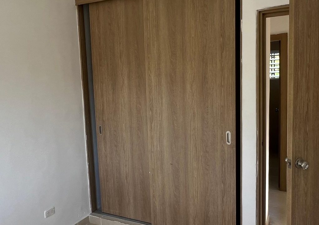 Apartamento 4to nivel en venta de 3 habitaciones Av. Jacobo Majluta (10)
