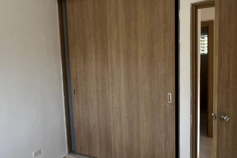 Apartamento 4to nivel en venta de 3 habitaciones Av. Jacobo Majluta (10)