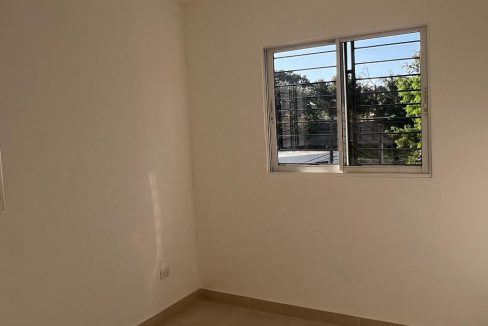 Apartamento 4to nivel en venta de 3 habitaciones Av. Jacobo Majluta (13)
