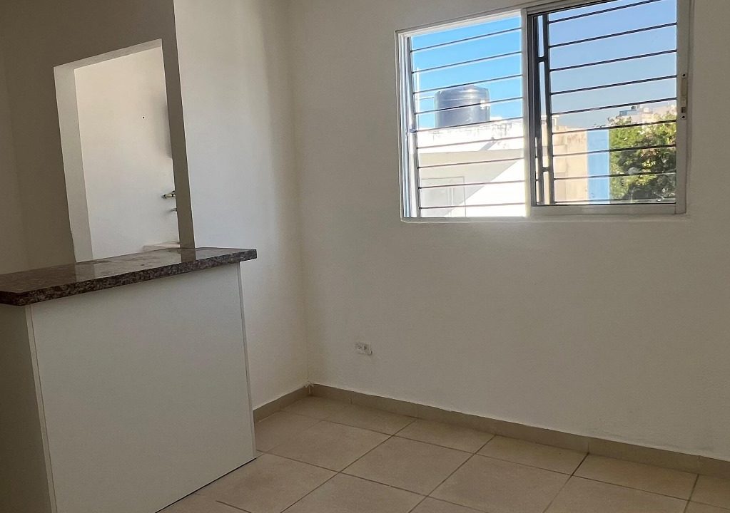 Apartamento 4to nivel en venta de 3 habitaciones Av. Jacobo Majluta (15)