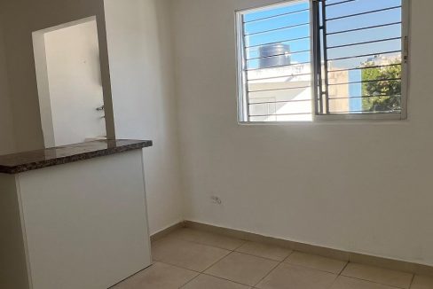 Apartamento 4to nivel en venta de 3 habitaciones Av. Jacobo Majluta (15)