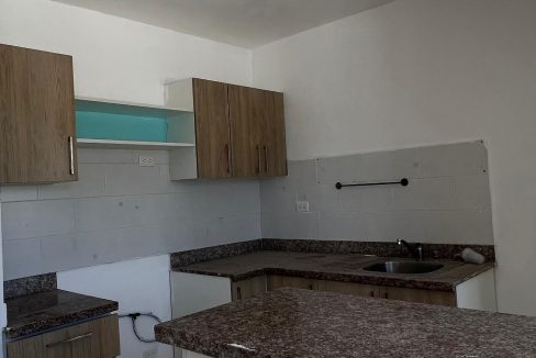 Apartamento 4to nivel en venta de 3 habitaciones Av. Jacobo Majluta (17)