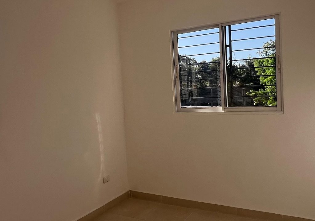 Apartamento 4to nivel en venta de 3 habitaciones Av. Jacobo Majluta (2)