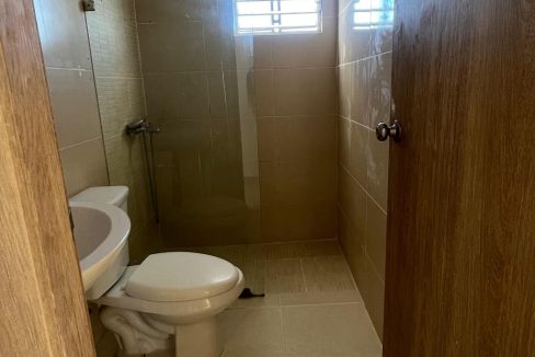 Apartamento 4to nivel en venta de 3 habitaciones Av. Jacobo Majluta (3)