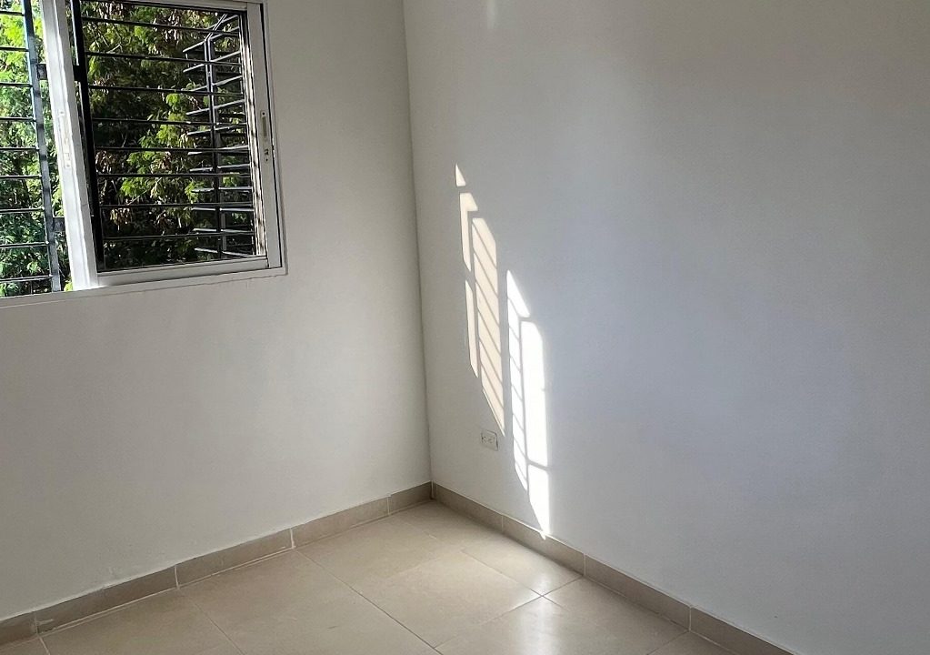 Apartamento 4to nivel en venta de 3 habitaciones Av. Jacobo Majluta (4)