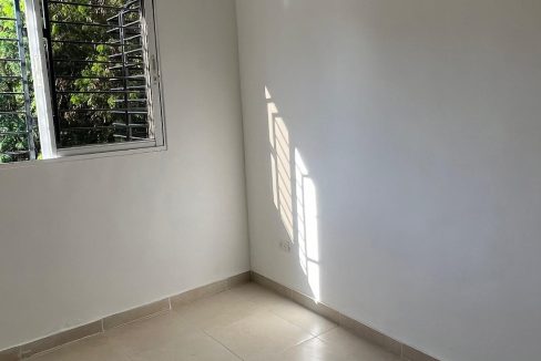 Apartamento 4to nivel en venta de 3 habitaciones Av. Jacobo Majluta (4)