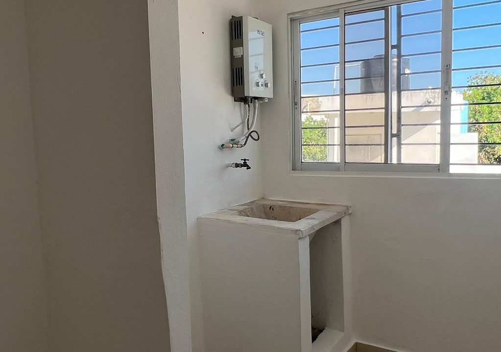 Apartamento 4to nivel en venta de 3 habitaciones Av. Jacobo Majluta (5)