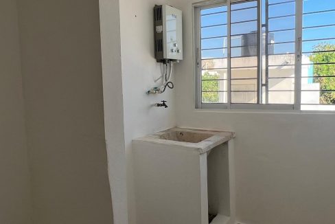 Apartamento 4to nivel en venta de 3 habitaciones Av. Jacobo Majluta (5)