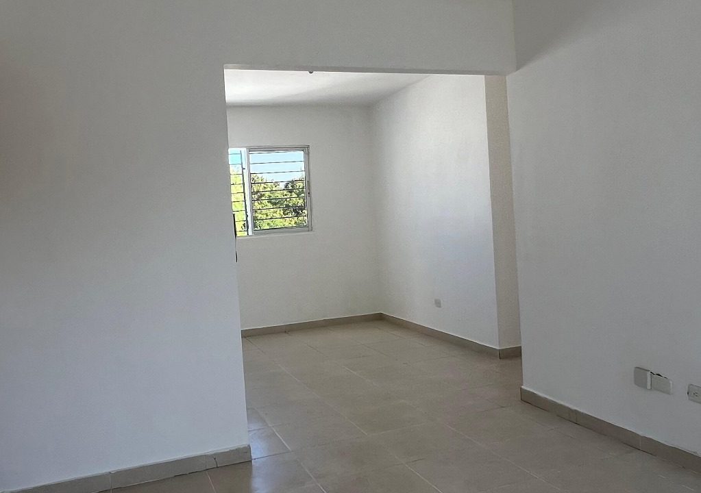 Apartamento 4to nivel en venta de 3 habitaciones Av. Jacobo Majluta (6)