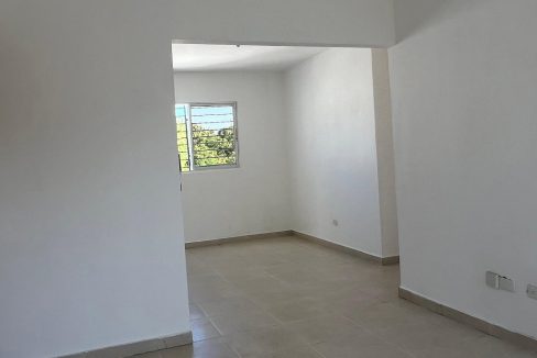 Apartamento 4to nivel en venta de 3 habitaciones Av. Jacobo Majluta (6)