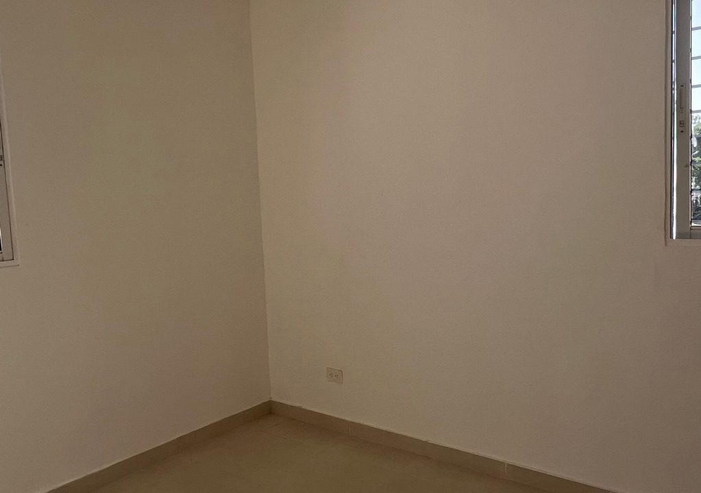 Apartamento 4to nivel en venta de 3 habitaciones Av. Jacobo Majluta (8)
