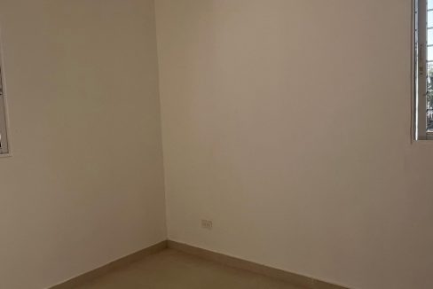 Apartamento 4to nivel en venta de 3 habitaciones Av. Jacobo Majluta (8)