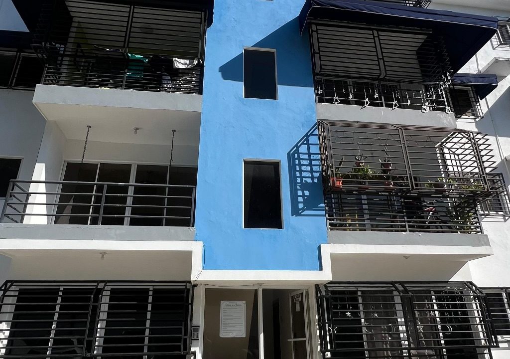 Apartamento 4to nivel en venta de 3 habitaciones Av. Jacobo Majluta (9)