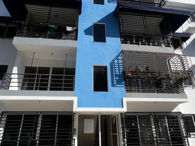 Apartamento 4to nivel en venta de 3 habitaciones Av. Jacobo Majluta