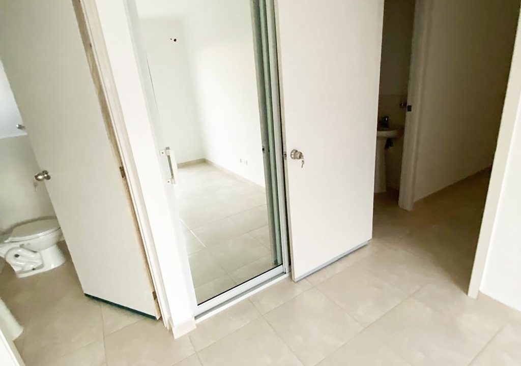 Apartamento 4to nivel con terraza en venta Ciudad Juan Bosch (13)