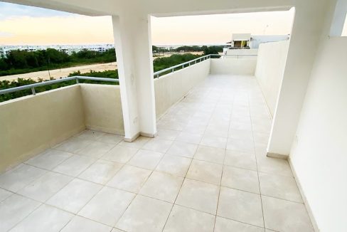 Apartamento 4to nivel con terraza en venta Ciudad Juan Bosch (2)
