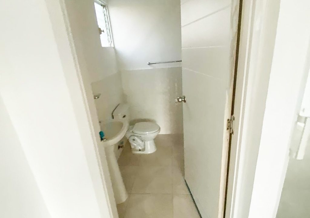Apartamento 4to nivel con terraza en venta Ciudad Juan Bosch (6)