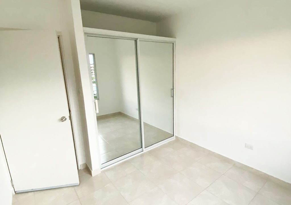 Apartamento 4to nivel con terraza en venta Ciudad Juan Bosch (8)
