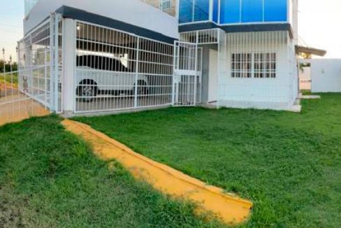 Casa en venta de 3 habitaciones en la Avenida Ecológica (5)