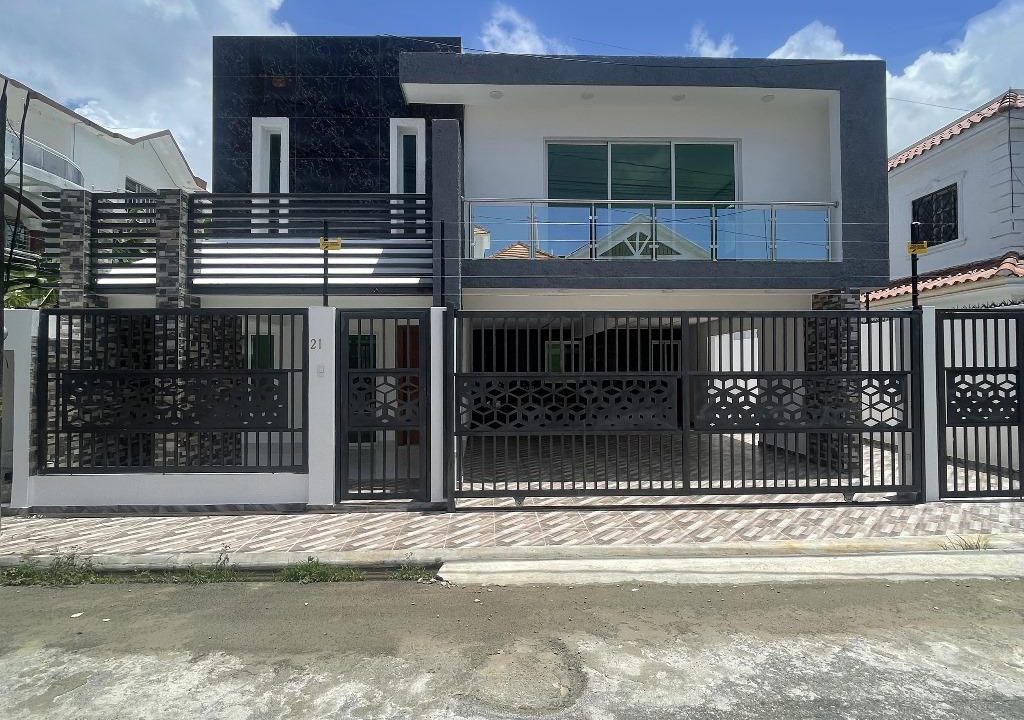 Casa en venta ubicada de 4 habitaciones en prado Oriental (1)
