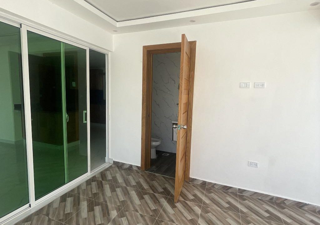 Casa en venta ubicada de 4 habitaciones en prado Oriental (10)