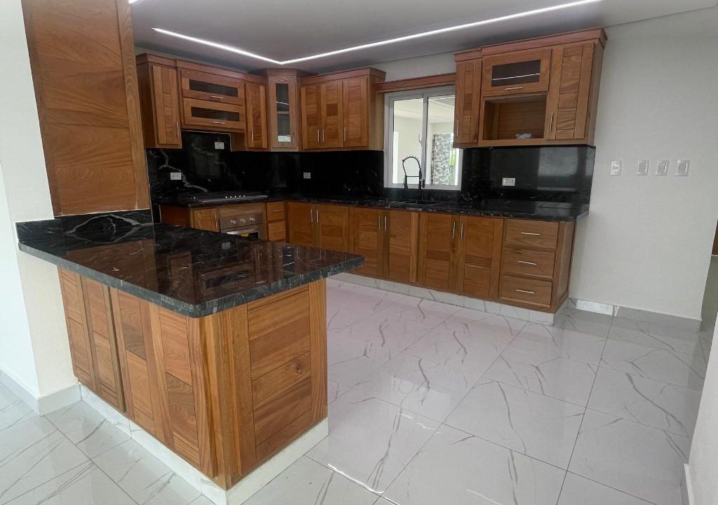 Casa en venta ubicada de 4 habitaciones en prado Oriental (11)