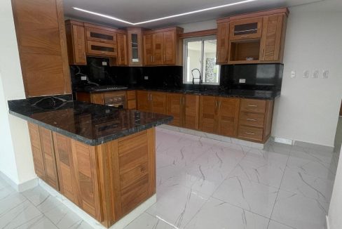 Casa en venta ubicada de 4 habitaciones en prado Oriental (11)