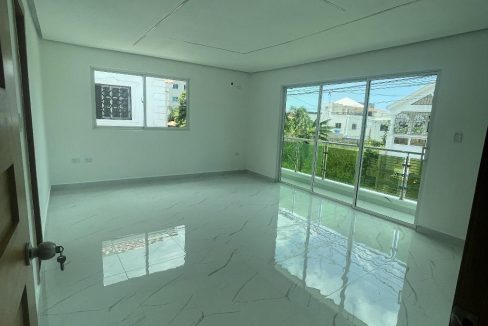 Casa en venta ubicada de 4 habitaciones en prado Oriental (12)