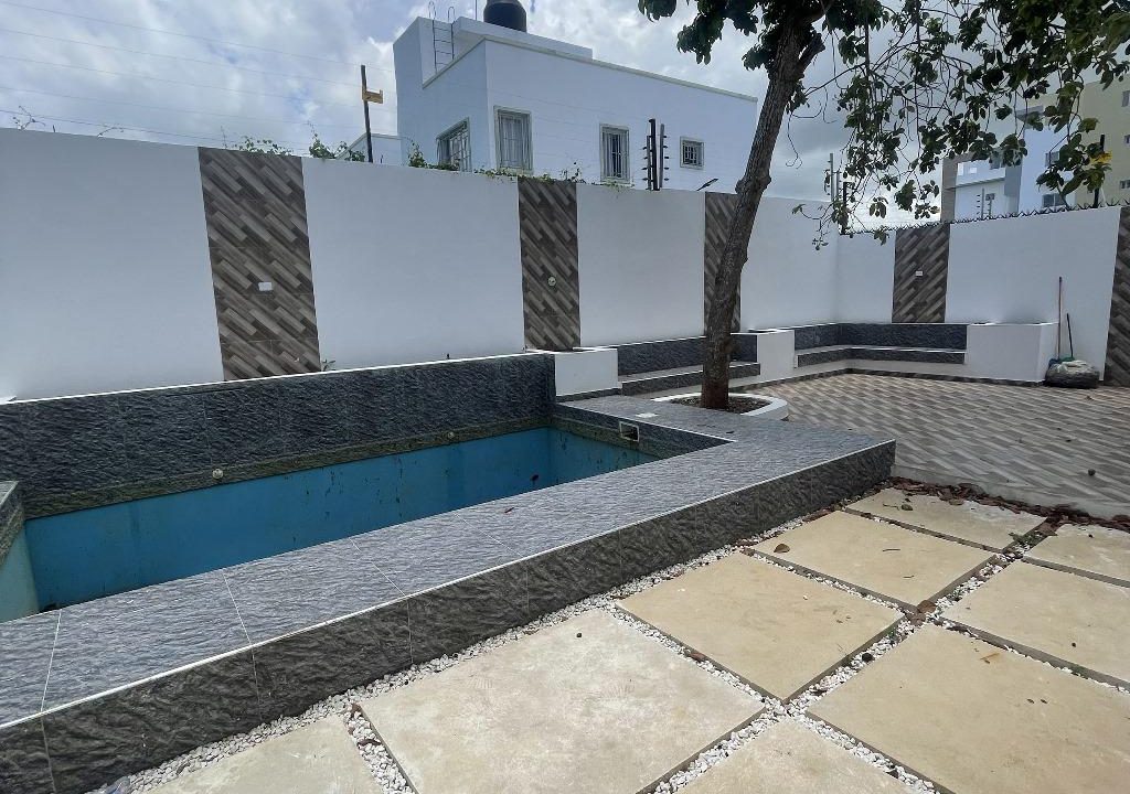 Casa en venta ubicada de 4 habitaciones en prado Oriental (13)
