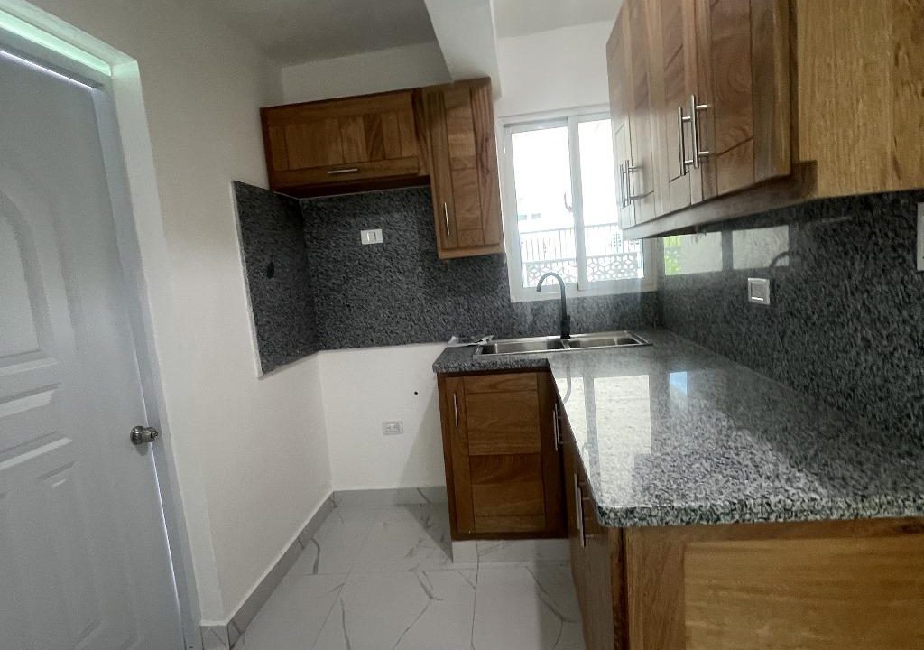 Casa en venta ubicada de 4 habitaciones en prado Oriental (15)