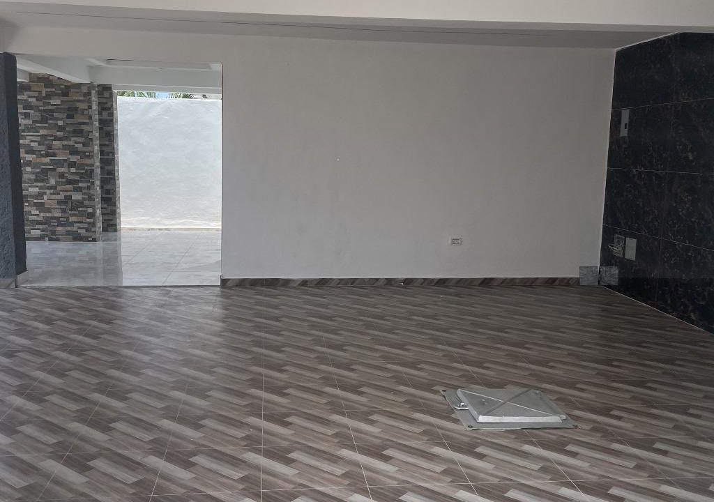 Casa en venta ubicada de 4 habitaciones en prado Oriental (2)