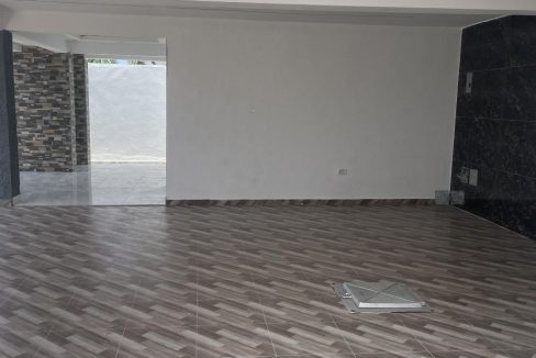 Casa en venta ubicada de 4 habitaciones en prado Oriental (2)