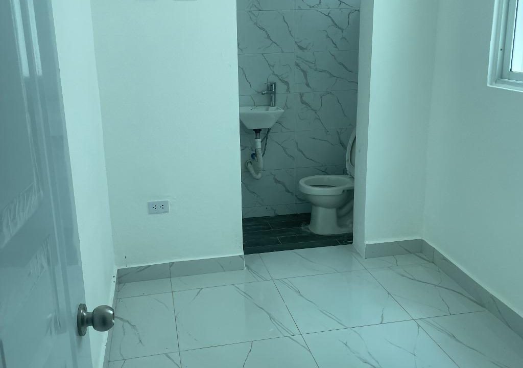 Casa en venta ubicada de 4 habitaciones en prado Oriental (21)