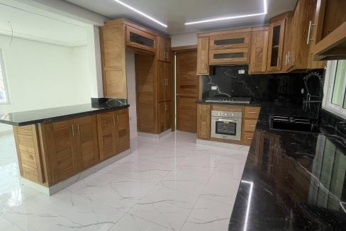 Casa en venta ubicada de 4 habitaciones en prado Oriental (23)