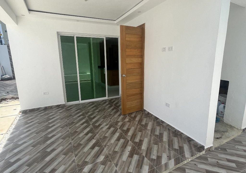 Casa en venta ubicada de 4 habitaciones en prado Oriental (25)