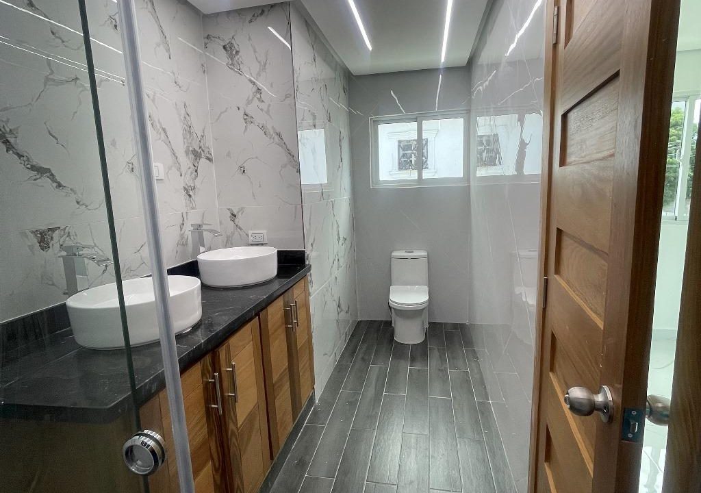 Casa en venta ubicada de 4 habitaciones en prado Oriental (27)