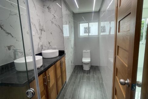 Casa en venta ubicada de 4 habitaciones en prado Oriental (27)