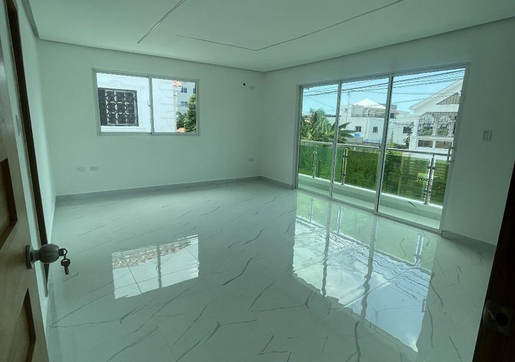 Casa en venta ubicada de 4 habitaciones en prado Oriental (28)