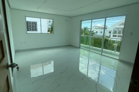 Casa en venta ubicada de 4 habitaciones en prado Oriental (28)