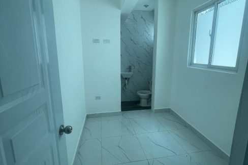 Casa en venta ubicada de 4 habitaciones en prado Oriental (32)