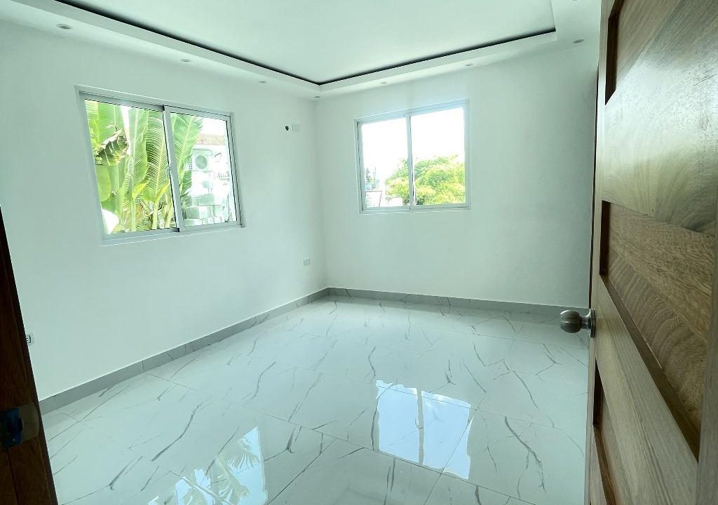 Casa en venta ubicada de 4 habitaciones en prado Oriental (33)