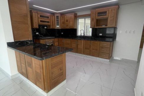 Casa en venta ubicada de 4 habitaciones en prado Oriental (34)
