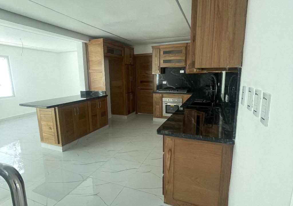 Casa en venta ubicada de 4 habitaciones en prado Oriental (35)