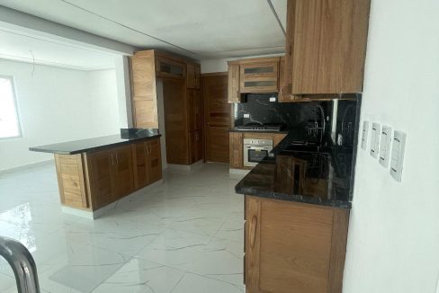 Casa en venta ubicada de 4 habitaciones en prado Oriental (35)