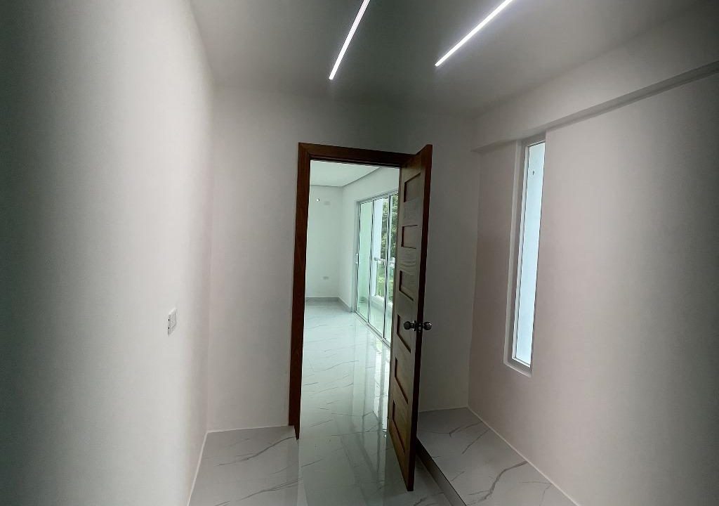 Casa en venta ubicada de 4 habitaciones en prado Oriental (4)