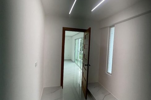 Casa en venta ubicada de 4 habitaciones en prado Oriental (4)